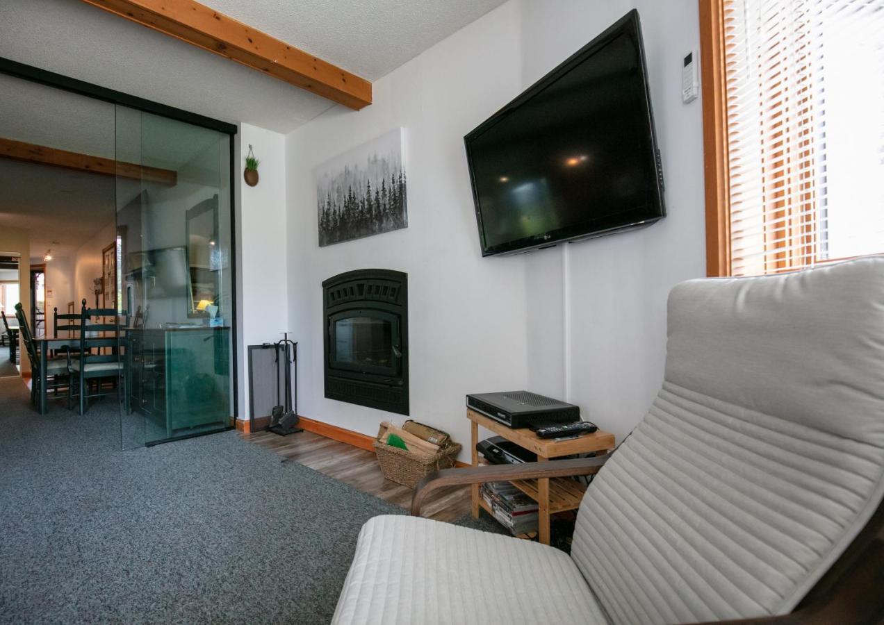 Апартаменты Escapade Pinoteau Tremblant Getaway Мон-Трамблан Экстерьер фото